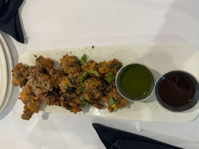 Palak Paneer Pakoda with Tea